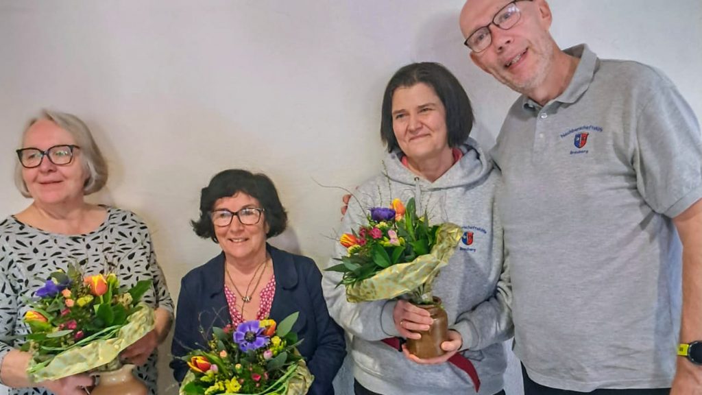 Blumen für die Damen vom Vorstand der Nachbarschaftshilfe Breuberg